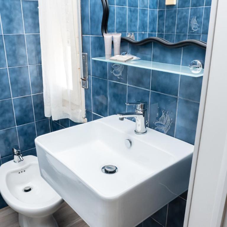 Hotel Mirabella - Standard Double or Twin Room - 7