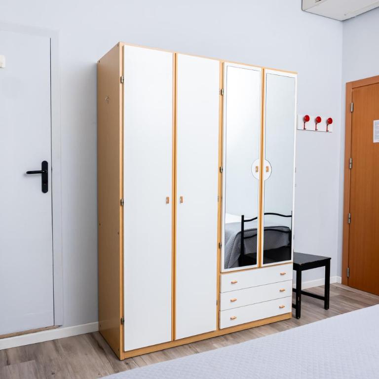 Hotel Mirabella - Standard Family Room - 9