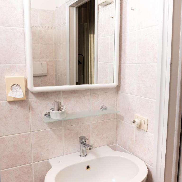 Hotel Mirabella - Economy Double or Twin Room - 5