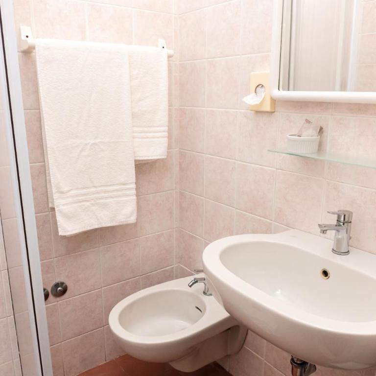 Hotel Mirabella - Economy Double or Twin Room - 3