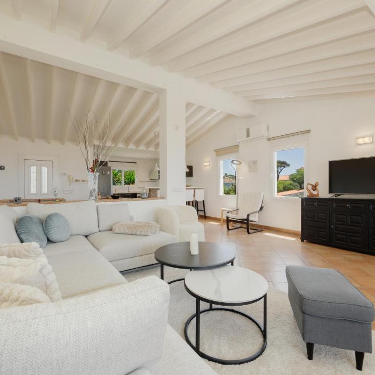 Beachfront with Private Terrace, Garden, BBQ, and Garage in Marbella - Casa de 4 dormitorios - 8