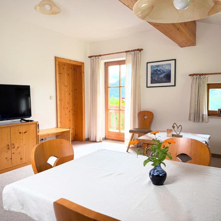 Gästehaus Hausenbauer - Apartment mit 2 Schlafzimmern und Bergblick - 1