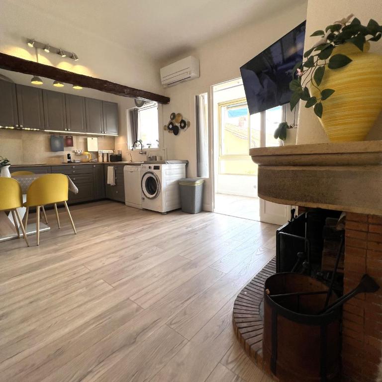 Hotel L'Escapade - Apartment with Balcony (Non Smoking) - 7