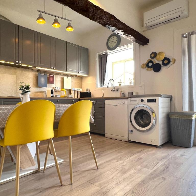Hotel L'Escapade - Apartment with Balcony (Non Smoking) - 2