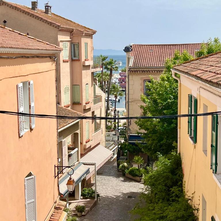 Hotel L'Escapade - Apartment with Balcony (Non Smoking) - 8
