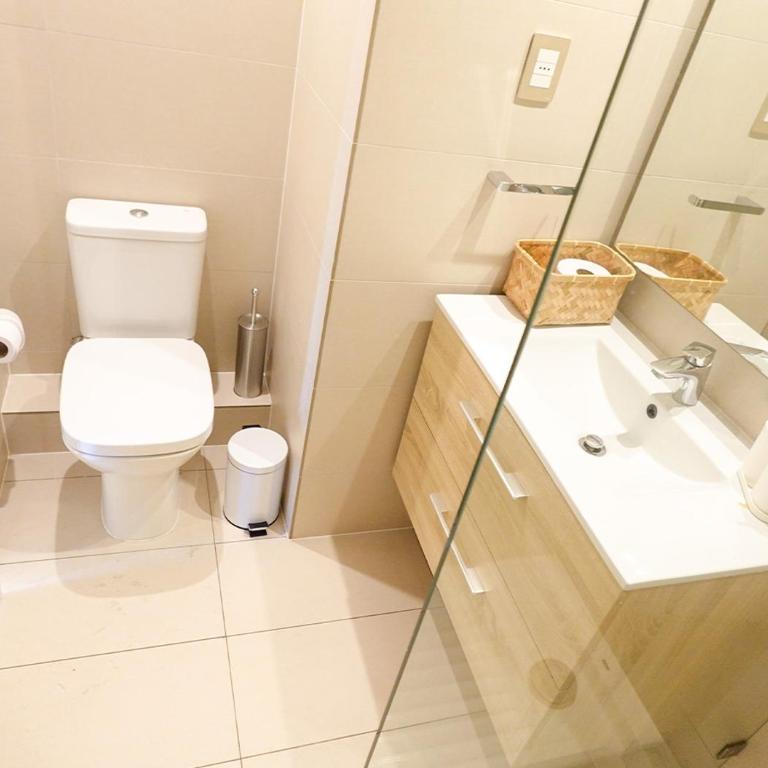 Depto premium a pasos del Parque Arauco con Aire acondicionado - Apartamento de 1 dormitorio - 11