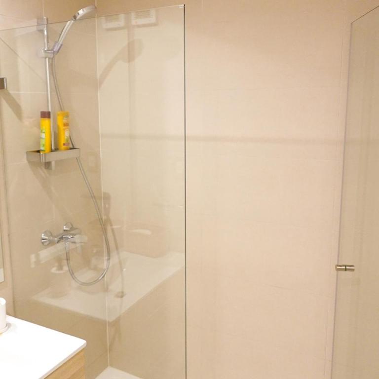 Depto premium a pasos del Parque Arauco con Aire acondicionado - Apartamento de 1 dormitorio - 13