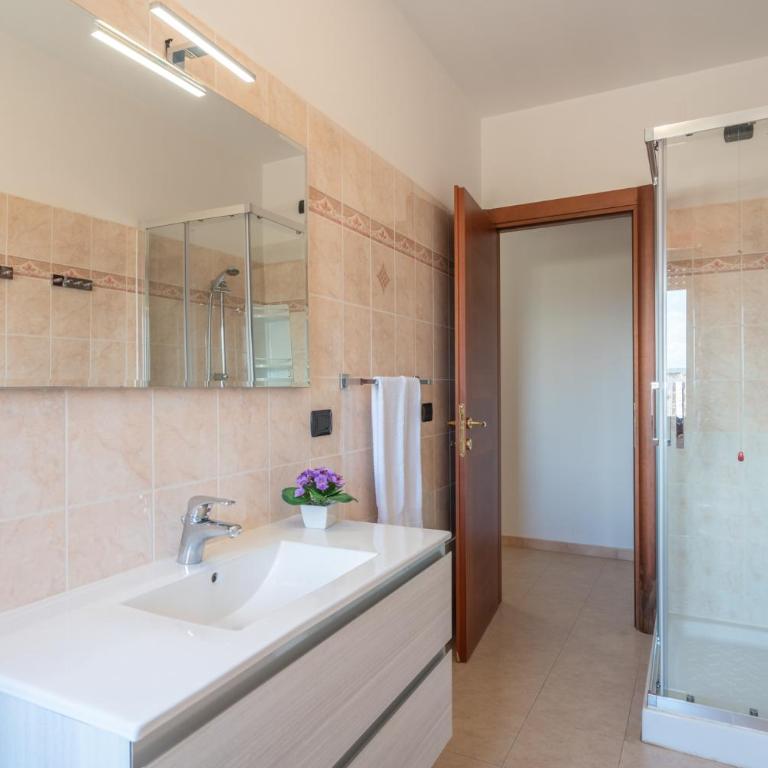 AffittaSardegna-Appartamenti Agostino - Appartamento Familiare con 2 Camere da Letto - 11