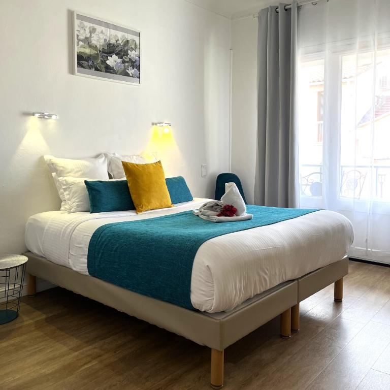 Hotel L'Escapade - Superior Room with Balcony and Village View - 9
