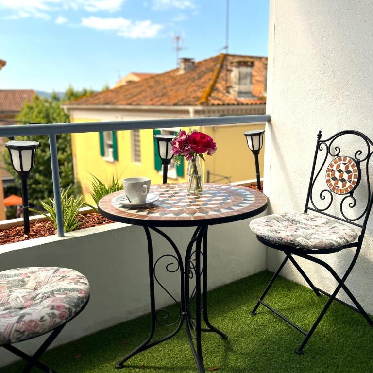 Hotel L'Escapade - Superior Room with Balcony and Village View - 10