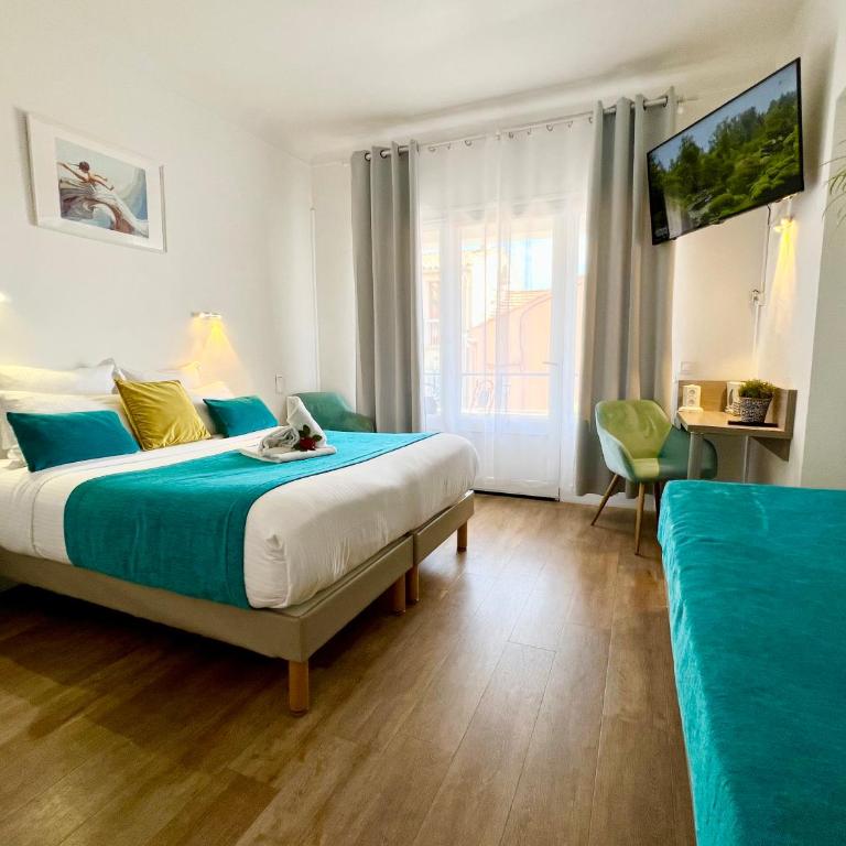 Hotel L'Escapade - Superior Room with Balcony and Village View - 12