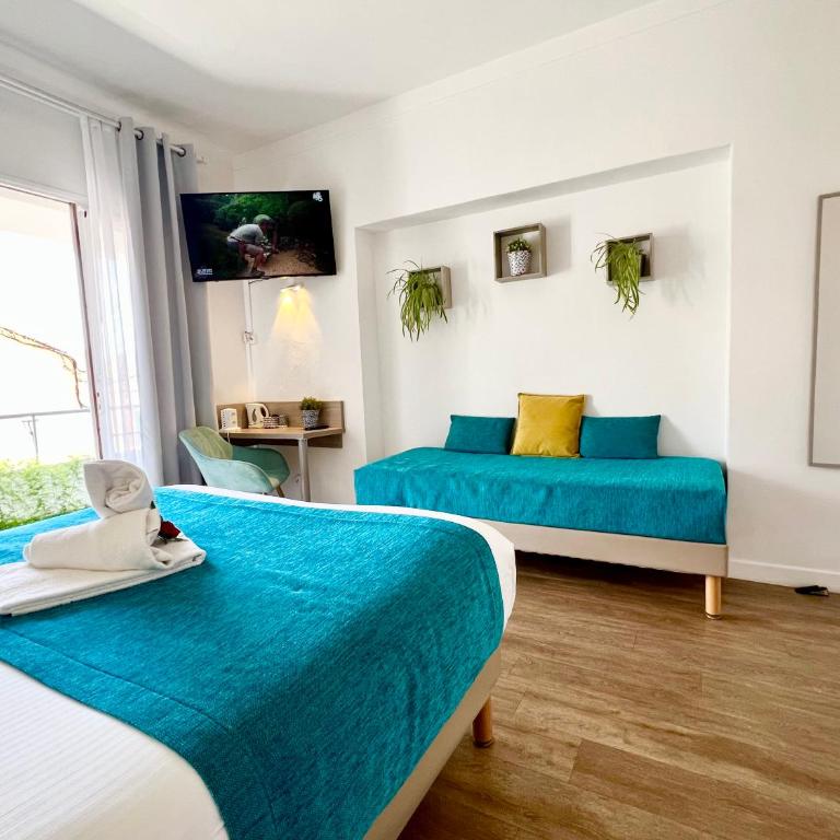 Hotel L'Escapade - Superior Room with Balcony and Village View - 4