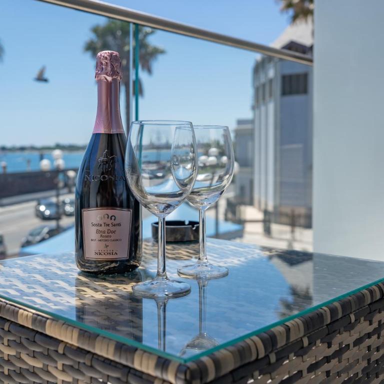 Nery Home Luxury Sea View Giardini Naxos - Camera Matrimoniale con Balcone e Vista Mare - 12