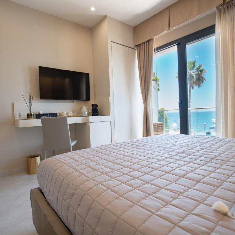 Nery Home Luxury Sea View Giardini Naxos - Camera Matrimoniale con Balcone e Vista Mare - 15