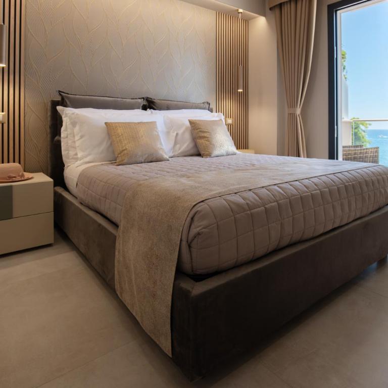 Nery Home Luxury Sea View Giardini Naxos - Camera Matrimoniale con Balcone e Vista Mare - 13
