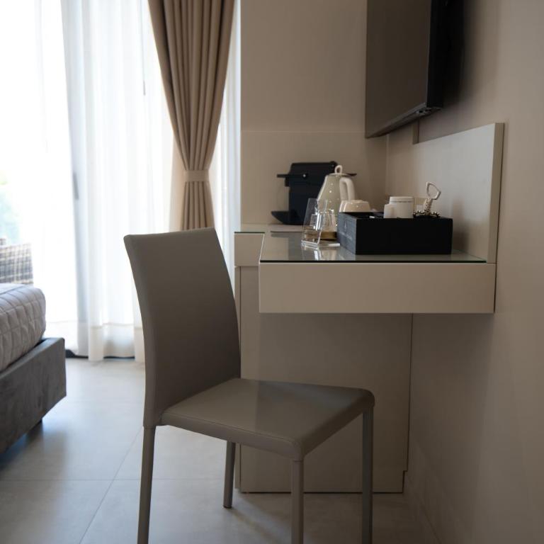 Nery Home Luxury Sea View Giardini Naxos - Camera Matrimoniale con Balcone e Vista Mare - 15