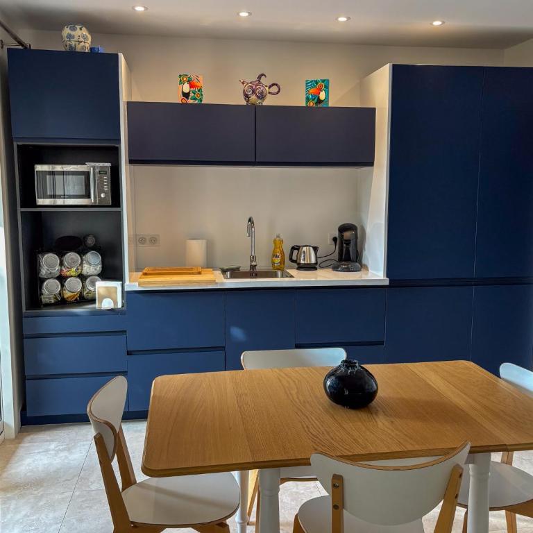 Maison sol en ciel Petit Dejeuner et Parking inclus - Chambre Double avec Salle de Bains Privative - 6