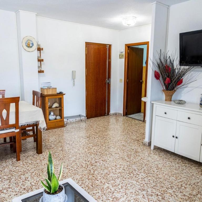 Terrace, pool, Wi-Fi, central and 200 meters from the beach - Apartamento de 3 dormitorios con vistas al parque - 7