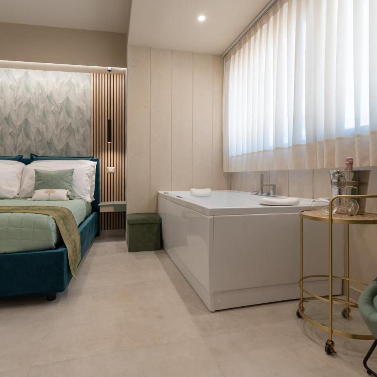 Nery Home Luxury Sea View Giardini Naxos - Camera Matrimoniale con Vasca Idromassaggio - 18