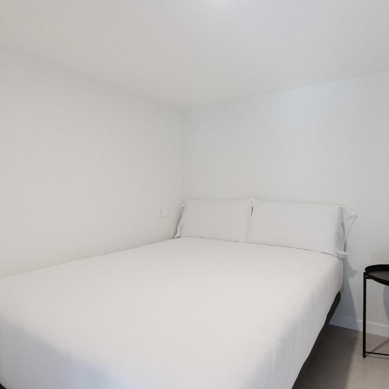 Gran Turia Apartments - Deluxe Two-Bedroom Apartment with Garden View - 10