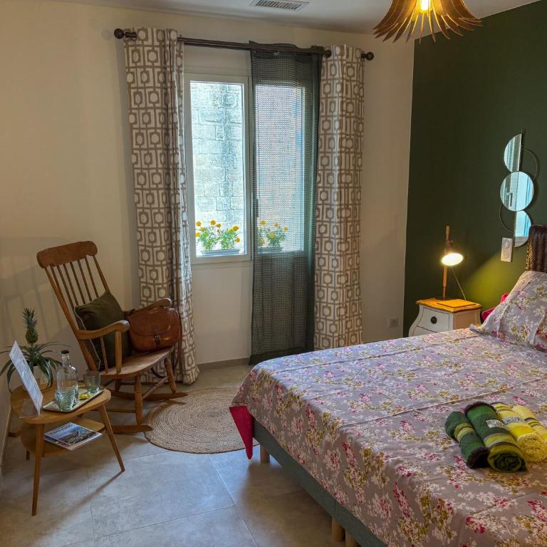 Maison sol en ciel Petit Dejeuner et Parking inclus - Chambre Double avec Salle de Bains Privative - 8