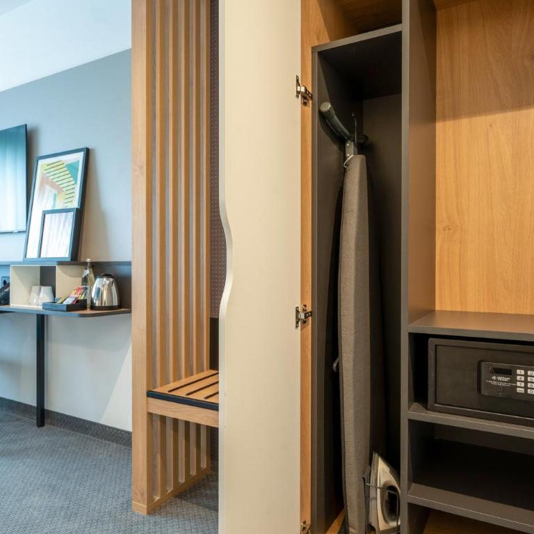 Holiday Inn Munich - Westpark by IHG - Standard Zimmer mit Kingsize-Bett - 2