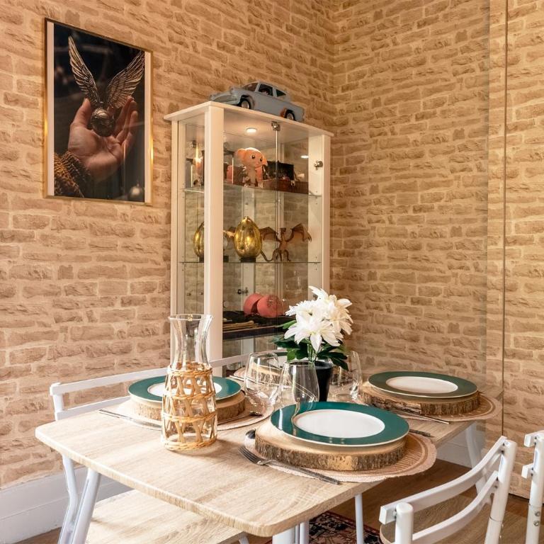 LE château des sorciers & spa expérience - One-Bedroom Apartment with Garden View - 16
