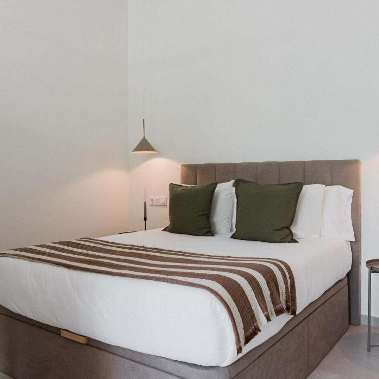 Gran Turia Apartments - Deluxe Two-Bedroom Apartment with Garden View - 6