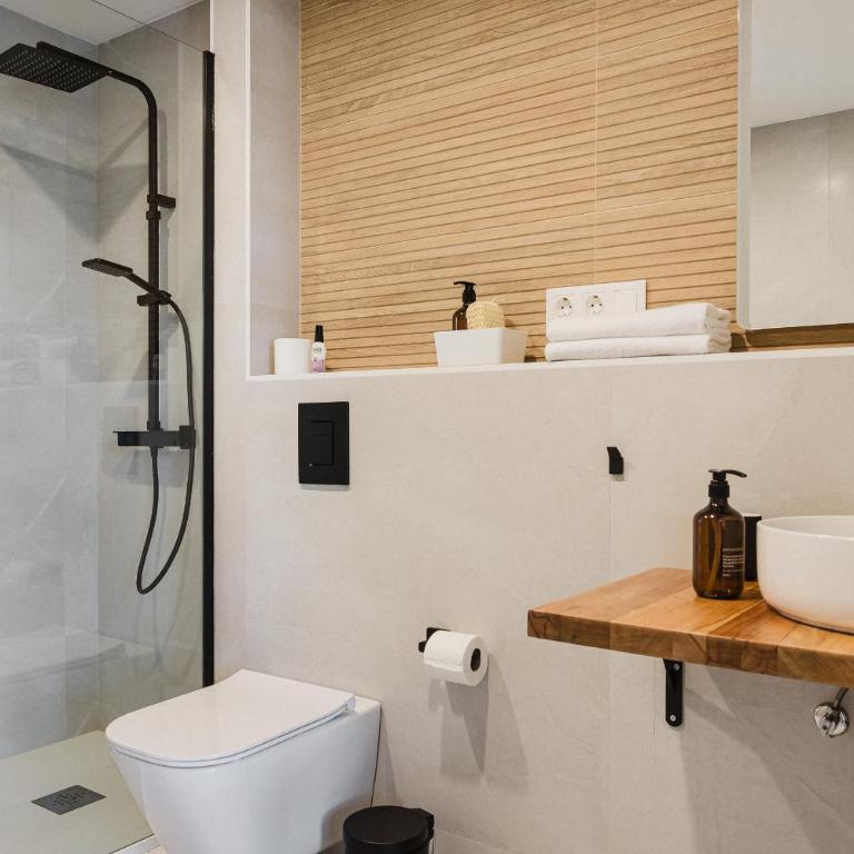 Gran Turia Apartments - Deluxe Two-Bedroom Apartment with Garden View - 13