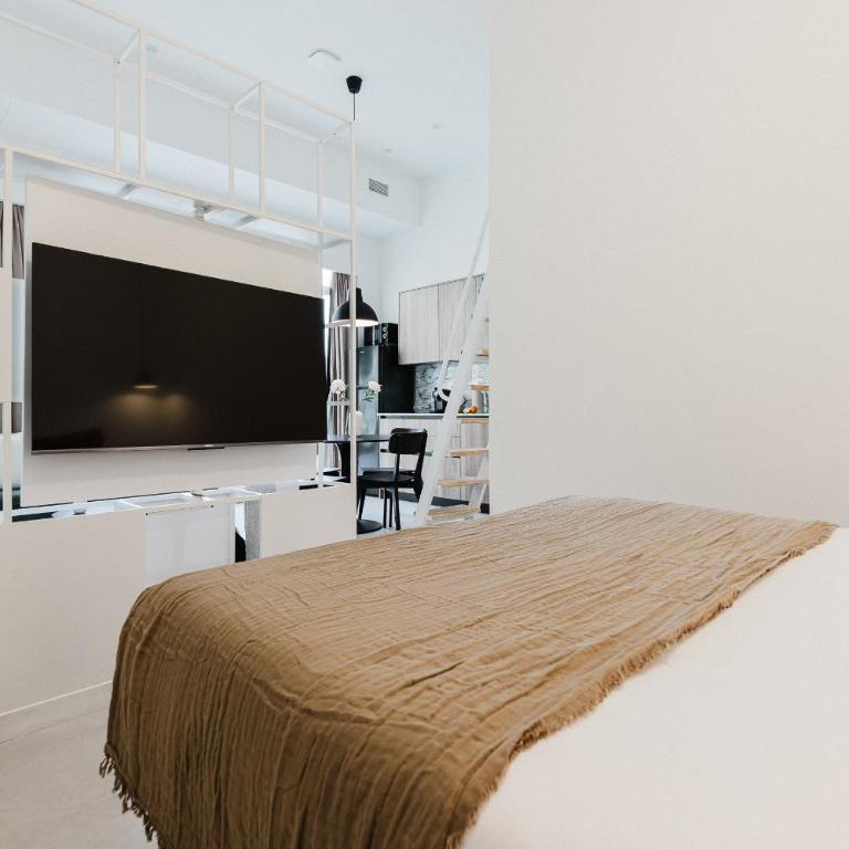 Gran Turia Apartments - Deluxe Two-Bedroom Apartment with Garden View - 6