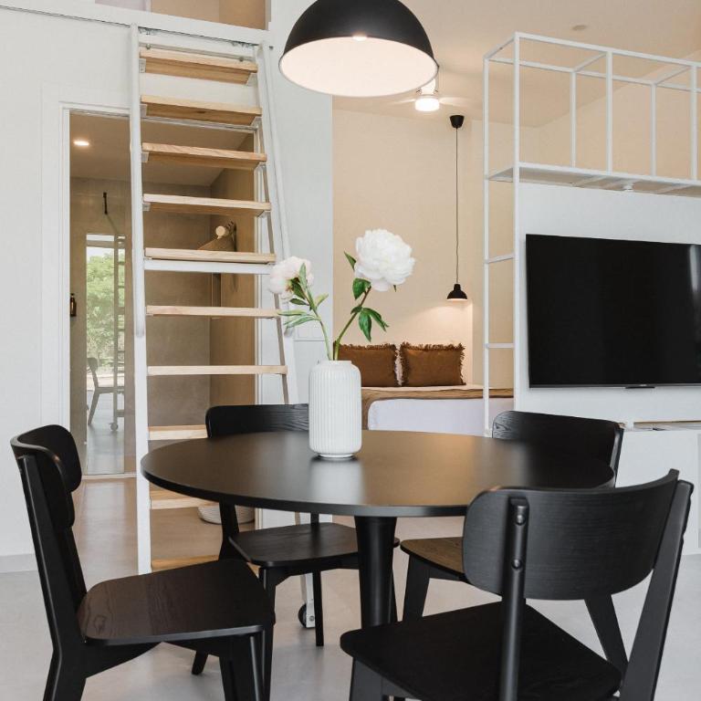 Gran Turia Apartments - Deluxe Two-Bedroom Apartment with Garden View - 7