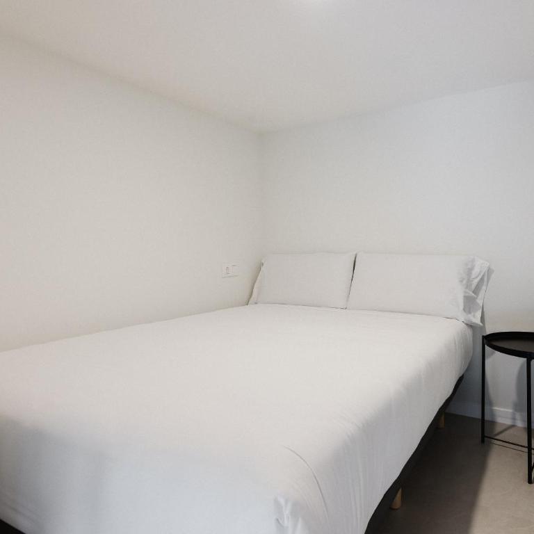 Gran Turia Apartments - Deluxe Two-Bedroom Apartment with Garden View - 12