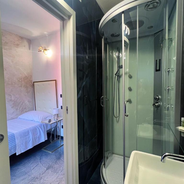 Hotel Le Grazie - Camera Superior Matrimoniale/Doppia con Letti Singoli con Vista Città - 18