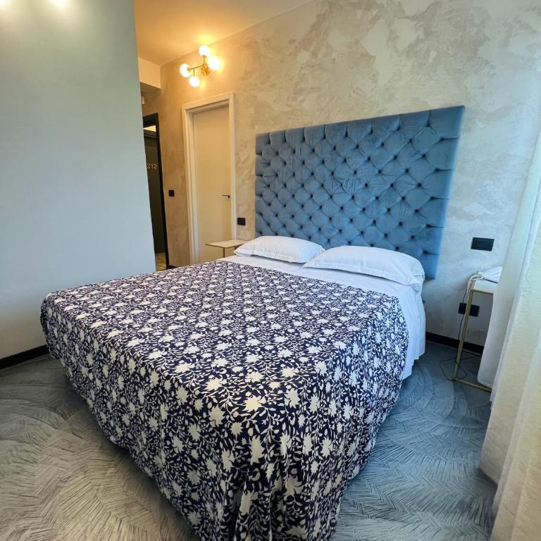 Hotel Le Grazie - Camera Superior Matrimoniale/Doppia con Letti Singoli con Vista Città - 28