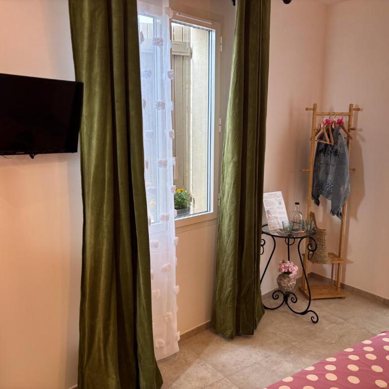 Maison sol en ciel Petit Dejeuner et Parking inclus - Chambre Double avec Salle de Bains Privative - 12