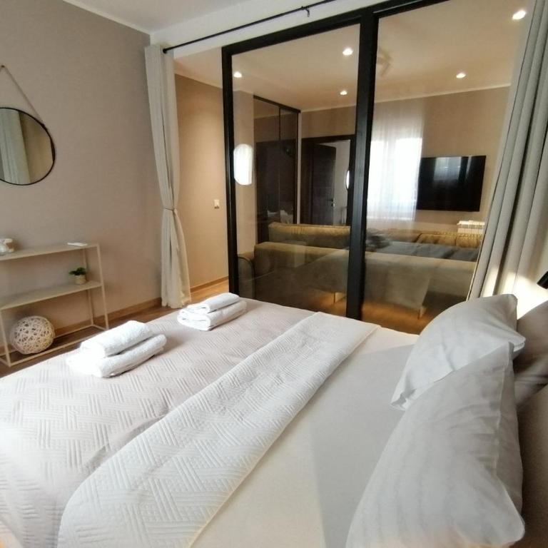 Apartments Knežević - Two-Bedroom Deluxe Apartment with Ocean View - 3