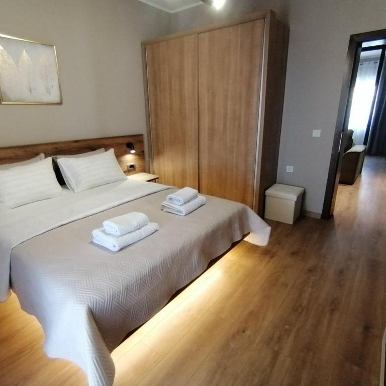 Apartments Knežević - Two-Bedroom Deluxe Apartment with Ocean View - 2