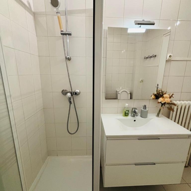 Apart 300m to Arc de Triomphe - One-Bedroom Apartment - 18