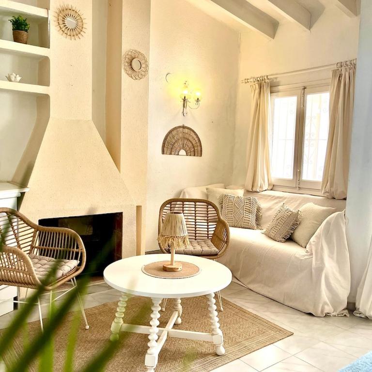 mediterranean studio with sun terrace and sea view - One-Bedroom Apartment - 2