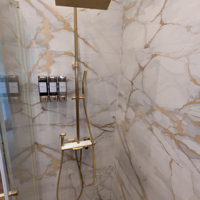 Central Cannes Cozy T4 - Walk to Beach and Congress - Appartement 3 Chambres Premium avec Balcon - 13
