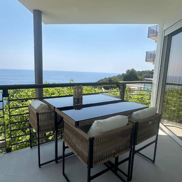 Boho Panoramic Seaview Apartment - Two-Bedroom Apartment with Ocean View - 7