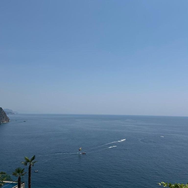 Boho Panoramic Seaview Apartment - Two-Bedroom Apartment with Ocean View - 9
