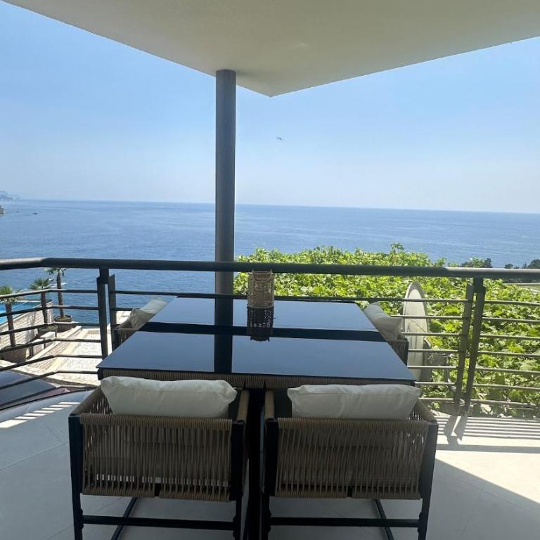 Boho Panoramic Seaview Apartment - Two-Bedroom Apartment with Ocean View - 6