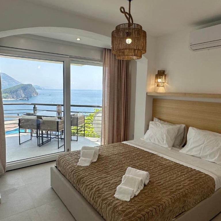 Boho Panoramic Seaview Apartment - Two-Bedroom Apartment with Ocean View - 11