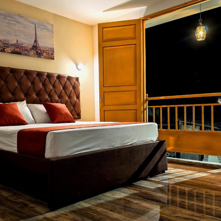 Encantadora Casa Familiar - Five-Bedroom House - 1