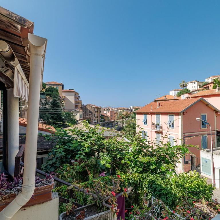 FOSSAN - Appartement 3P avec terrasse - Menton centre et proche plage - Apartamento de 2 dormitorios con terraza - 23