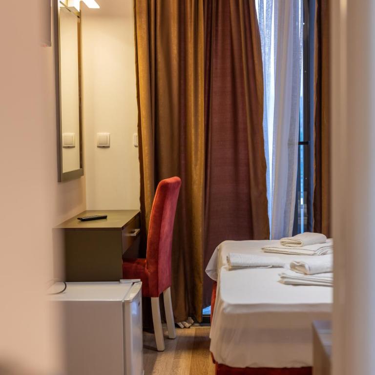 Hotel Evropa - Deluks Dvokrevetna Soba sa Bračnim Krevetom - 15