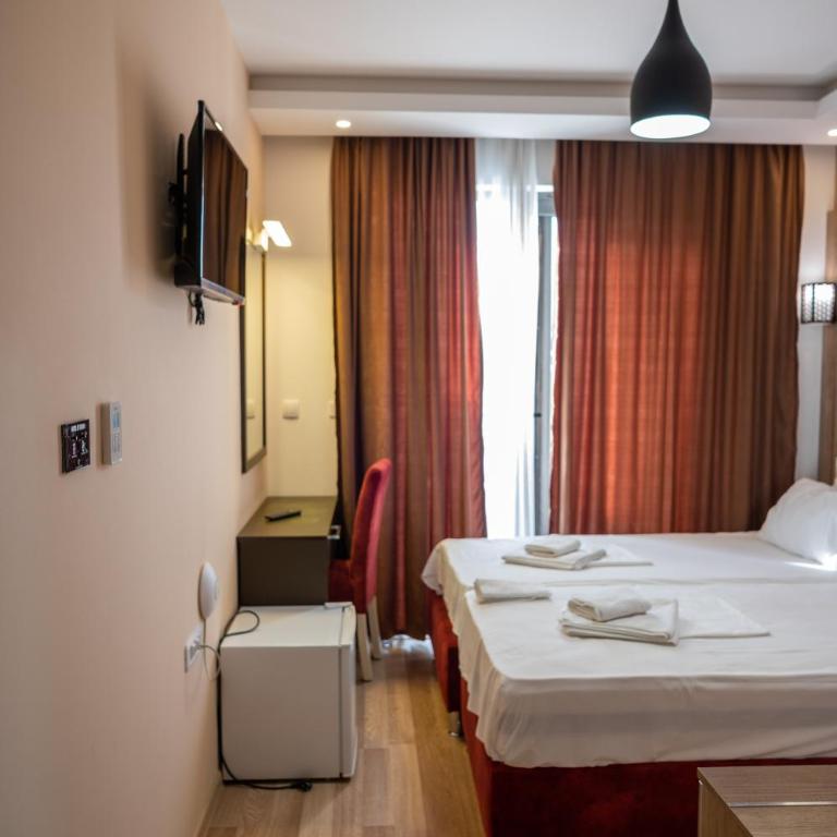 Hotel Evropa - Deluks Dvokrevetna Soba sa Bračnim Krevetom - 20