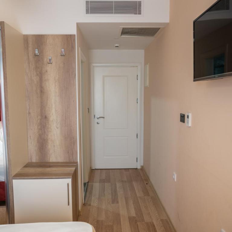 Hotel Evropa - Deluks Dvokrevetna Soba sa Bračnim Krevetom - 22