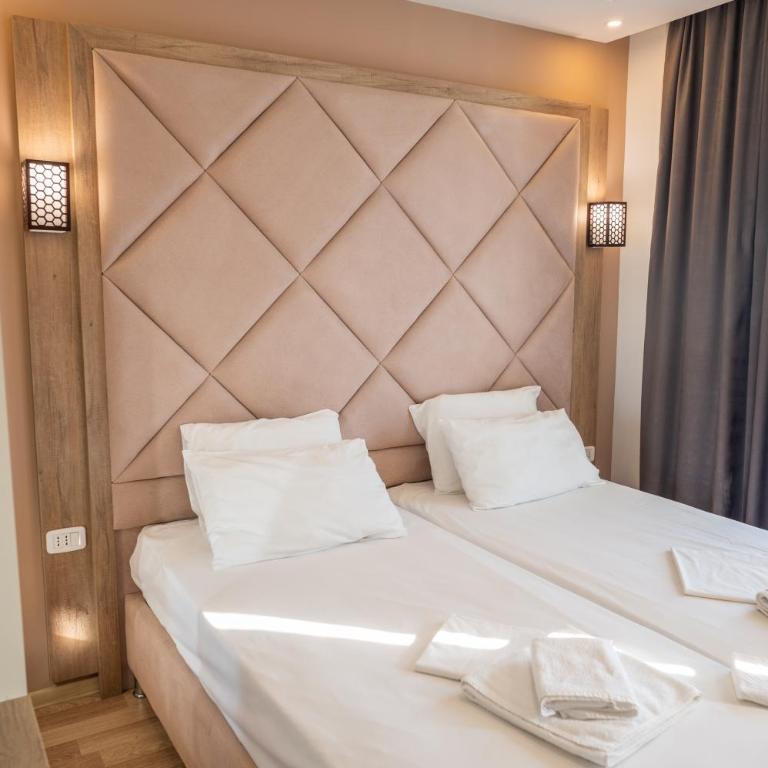 Hotel Evropa - Deluks Dvokrevetna Soba sa Bračnim Krevetom - 13